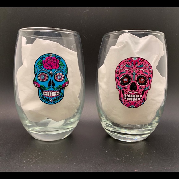 BLING SWAROVSKI CRYSTAL ACCENTED SUGAR SKULL CANDY SKULL STEMLESS WINE GLASS SET - Picture 8 of 16